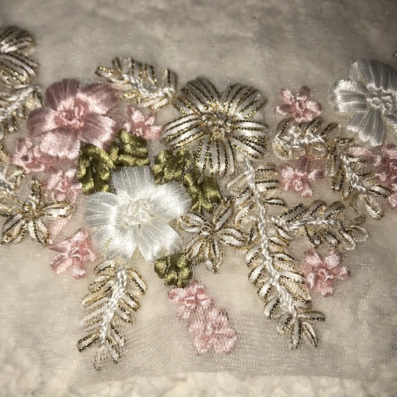 New Beautiful 3D Flower Appliqués - Picture 5 of 9